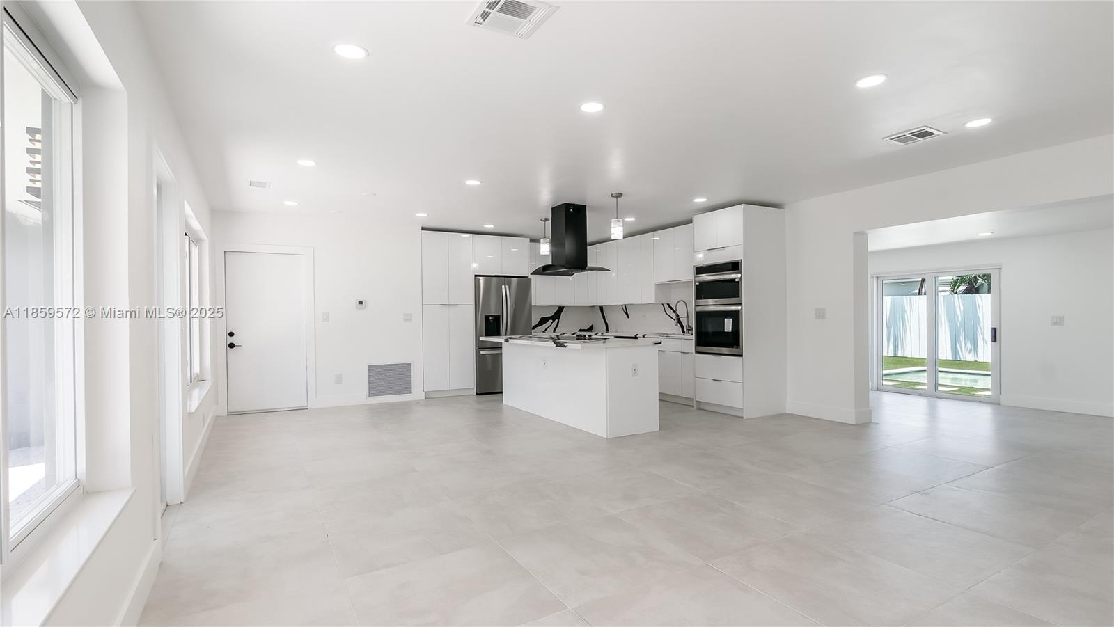 1611 NE 40th Pl