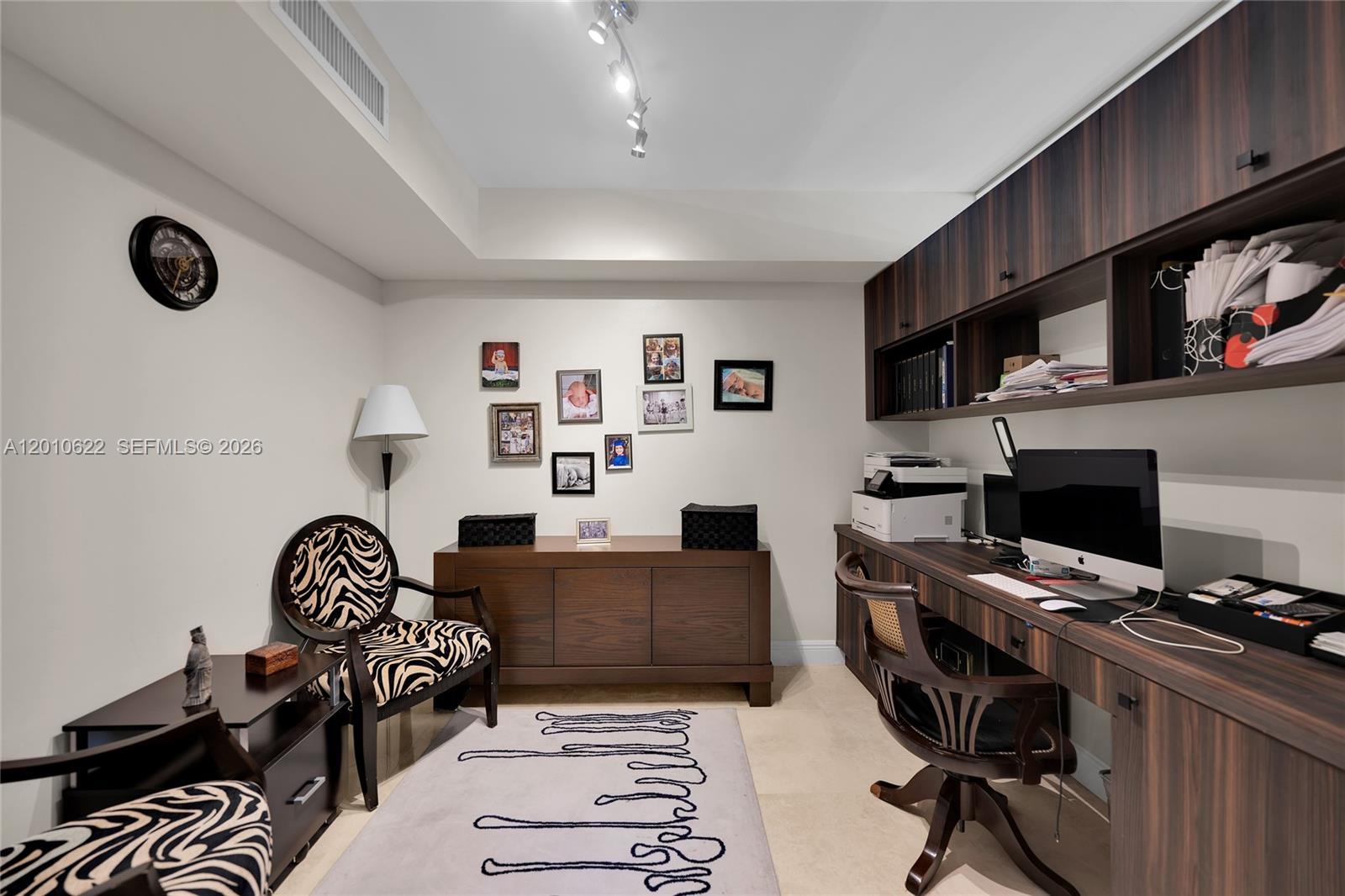 BEACH CLUB III - Residential