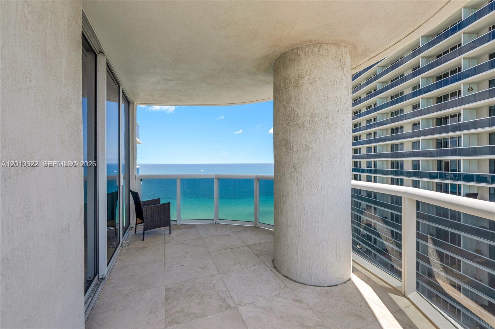 BEACH CLUB III - Residential