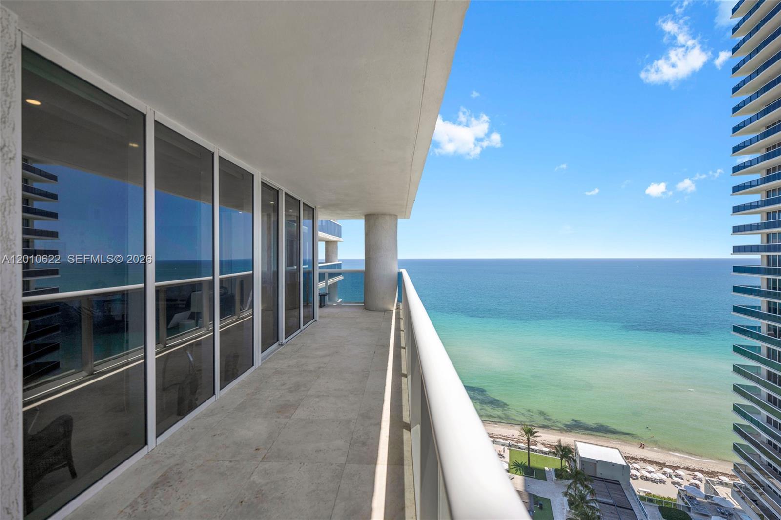BEACH CLUB III - Residential