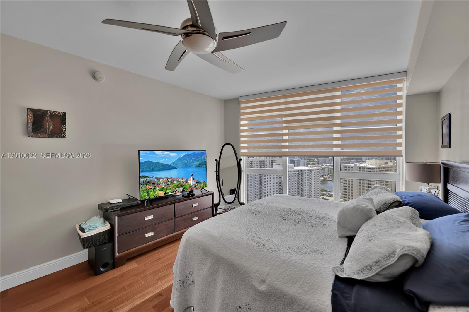 BEACH CLUB III - Residential