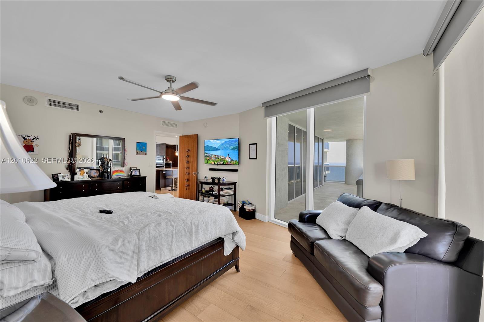 BEACH CLUB III - Residential
