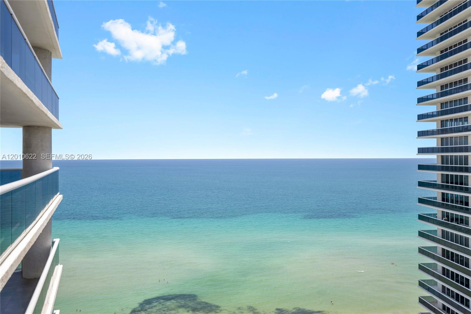BEACH CLUB III - Residential