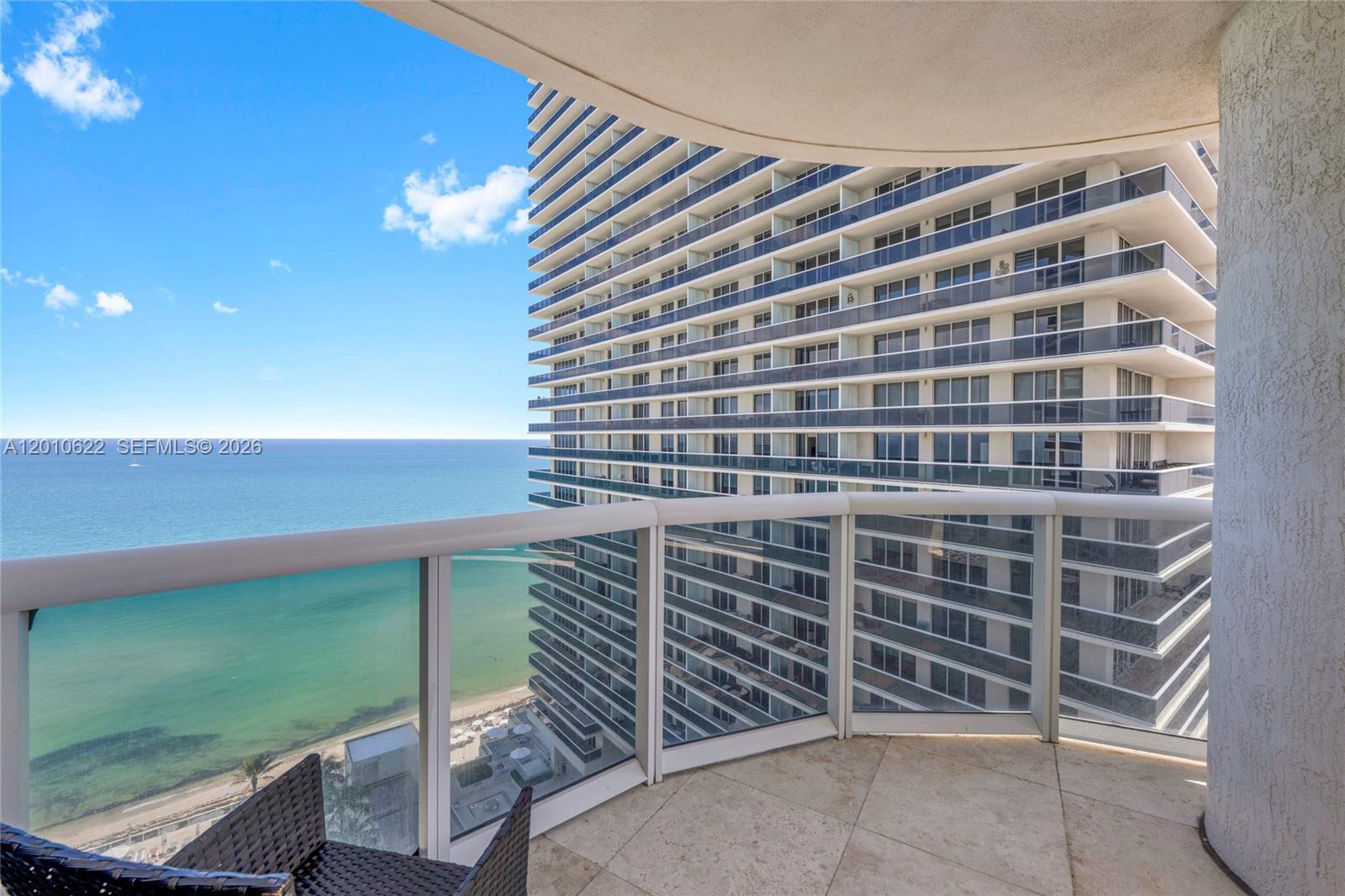 BEACH CLUB III - Residential