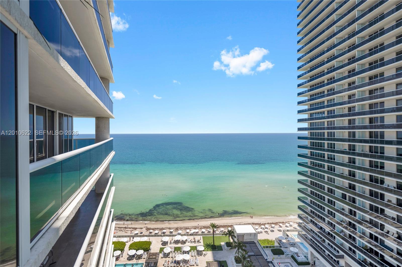 BEACH CLUB III - Residential