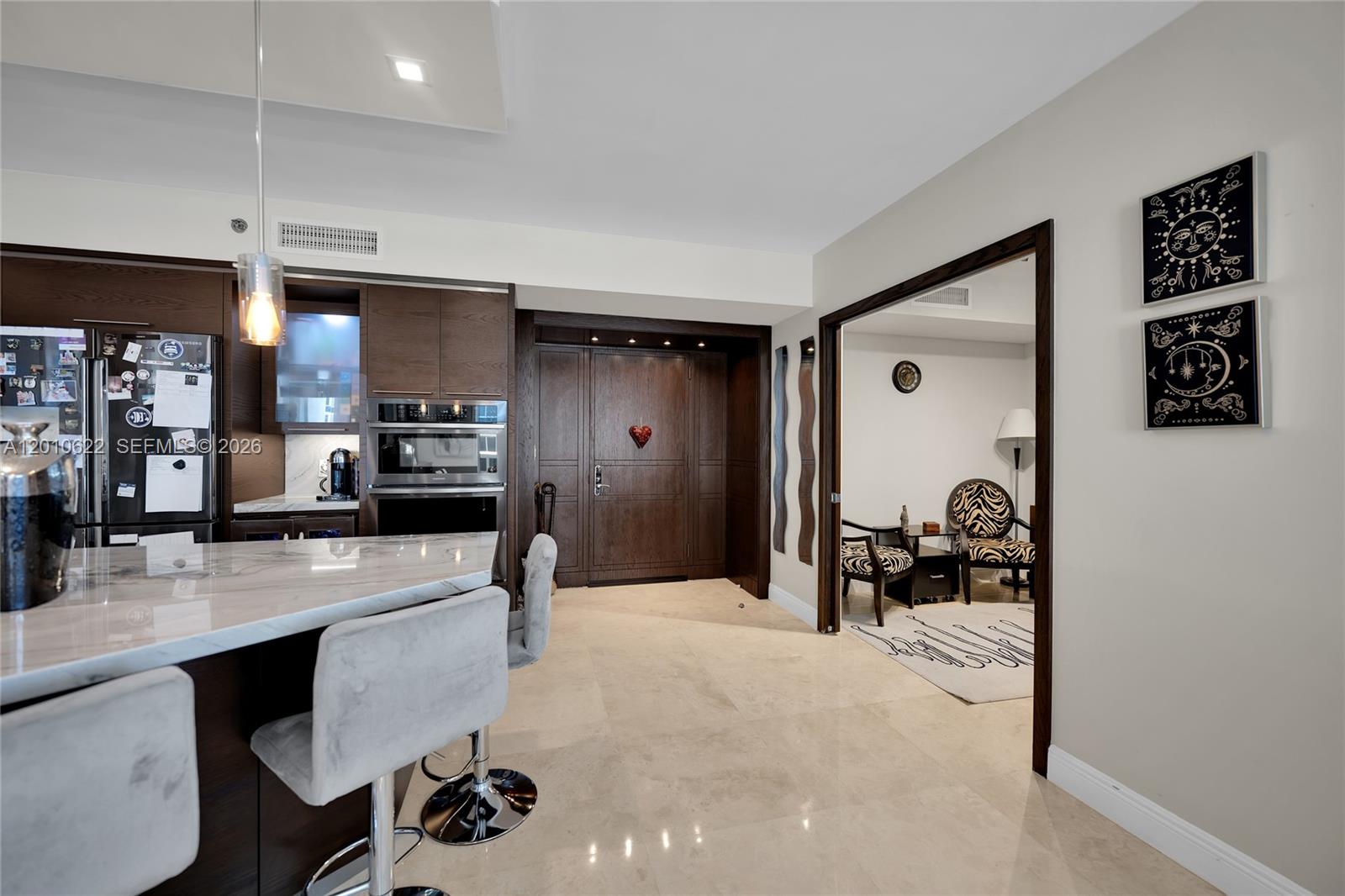 BEACH CLUB III - Residential