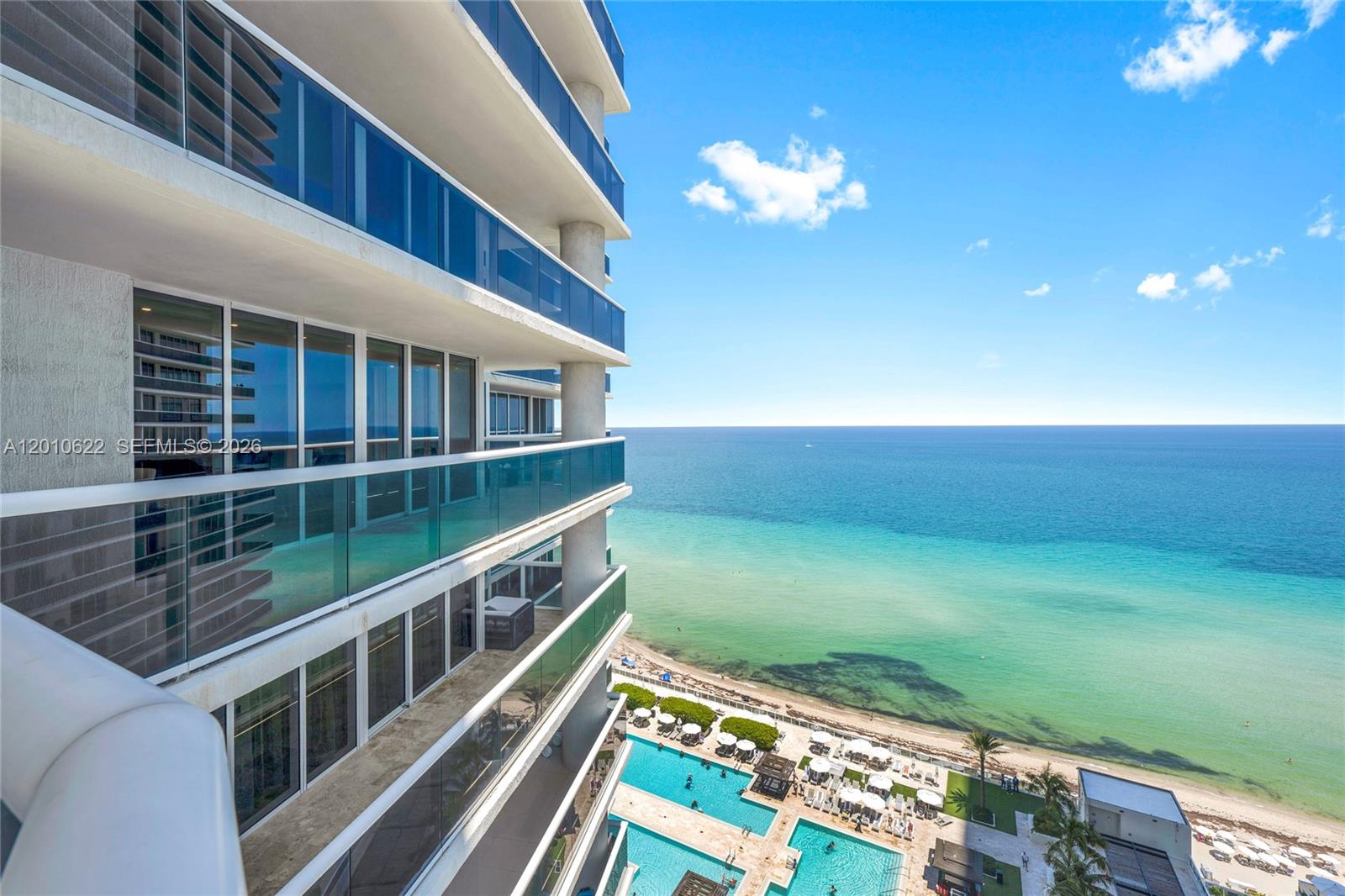 BEACH CLUB III - Residential