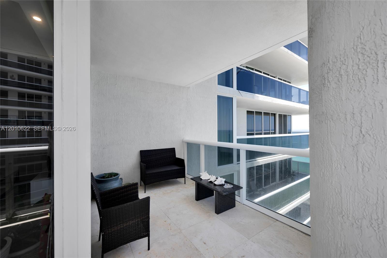 BEACH CLUB III - Residential