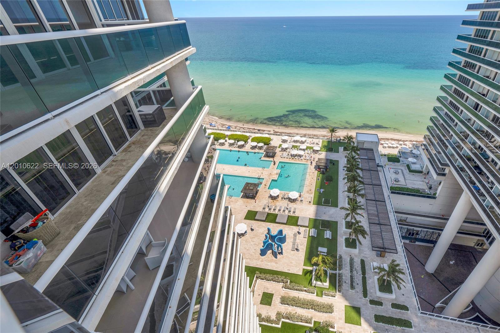 BEACH CLUB III - Residential