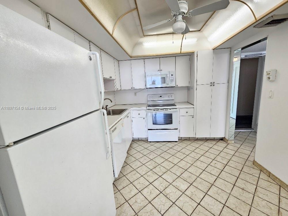 DEL PRADO MARINA - Residential Lease