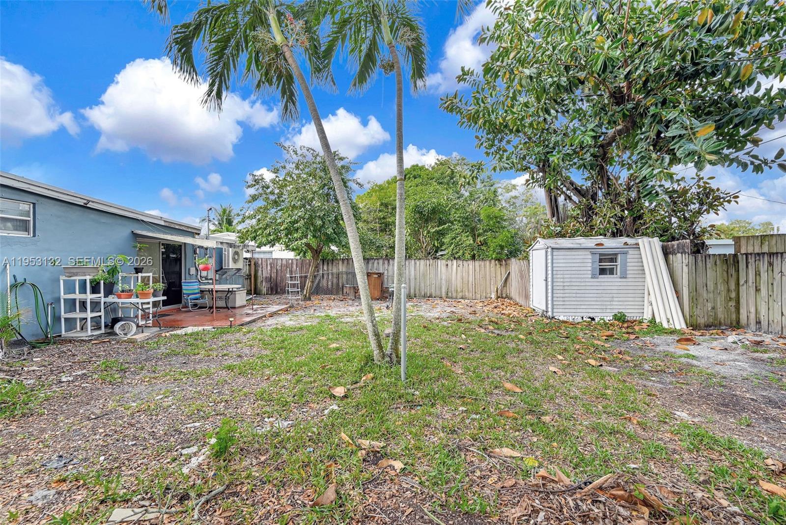 PALM LANE VILLA - Residential