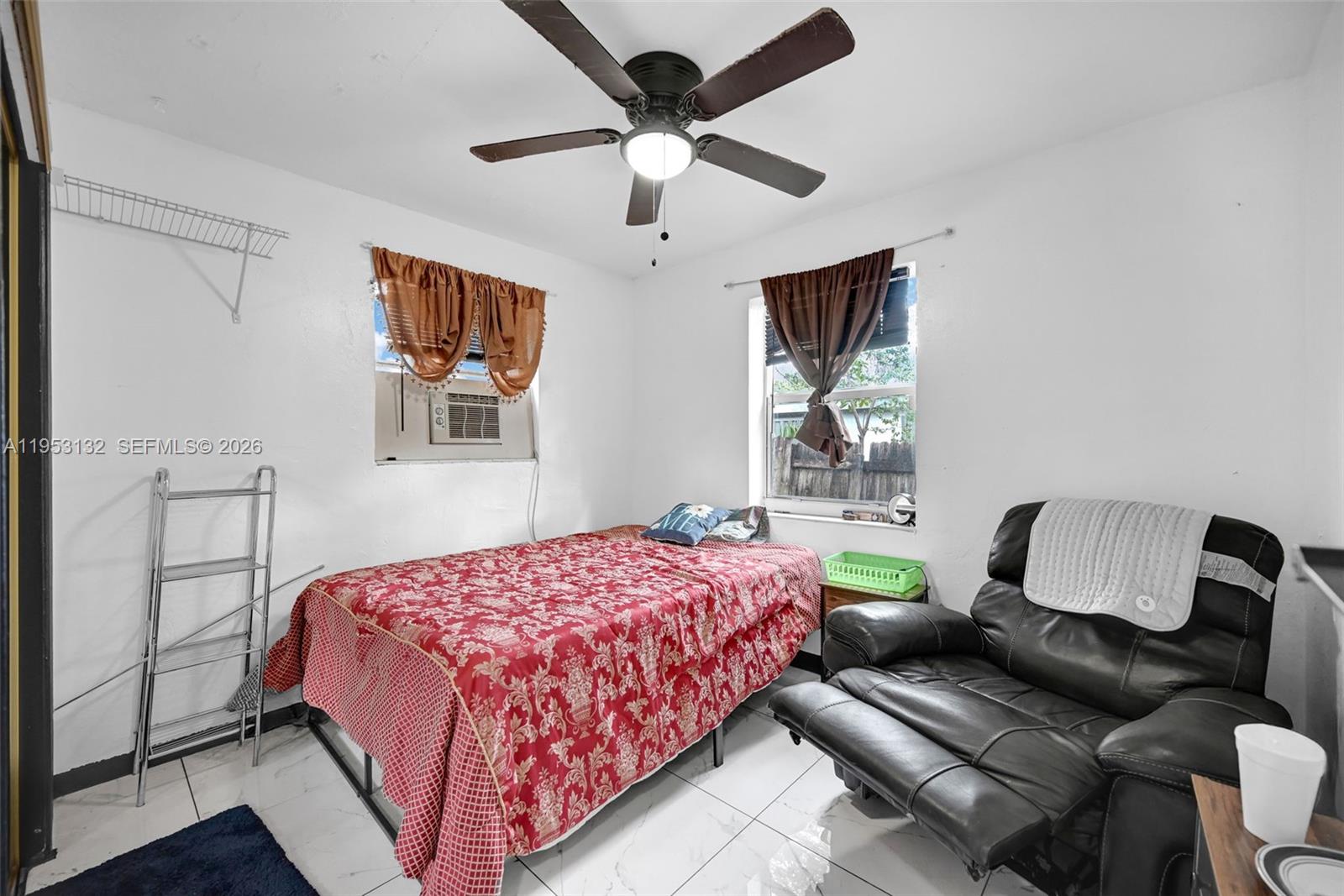 PALM LANE VILLA - Residential