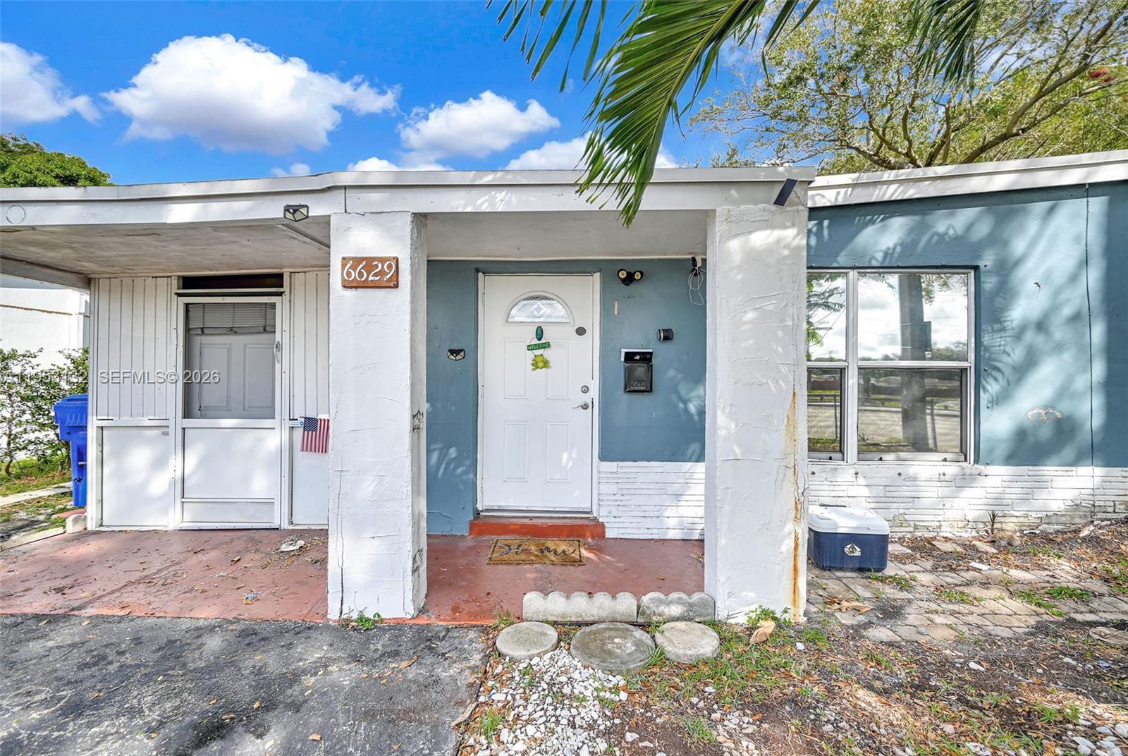 PALM LANE VILLA - Residential