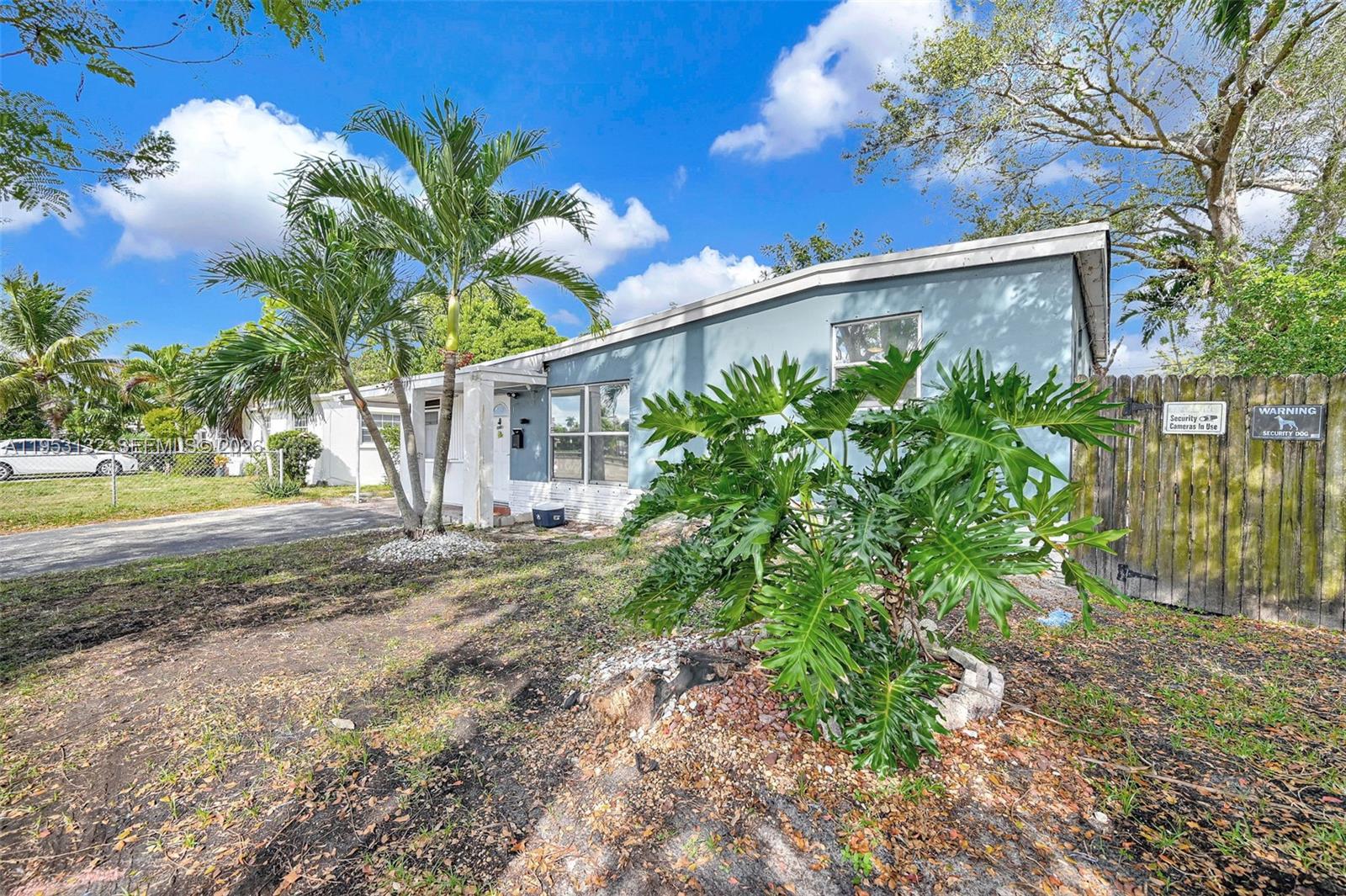 PALM LANE VILLA - Residential