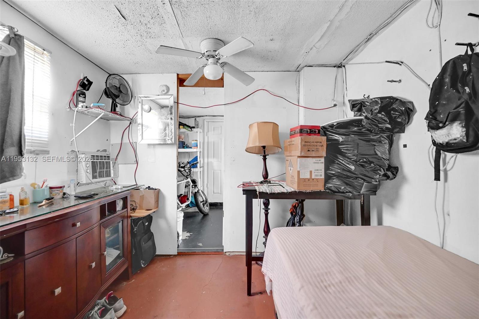 PALM LANE VILLA - Residential