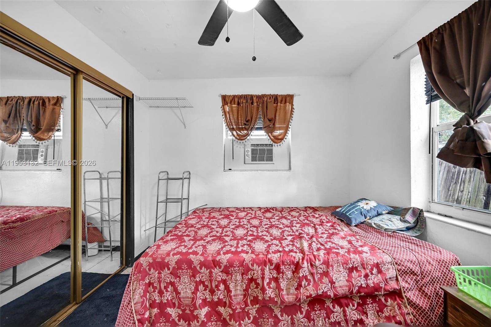 PALM LANE VILLA - Residential