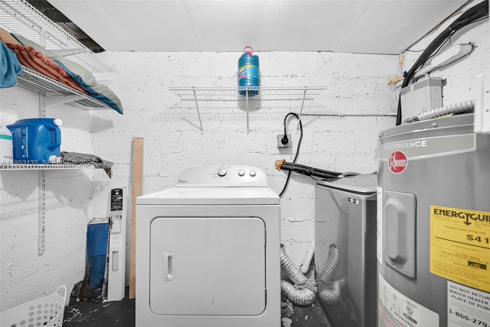 PALM LANE VILLA - Residential