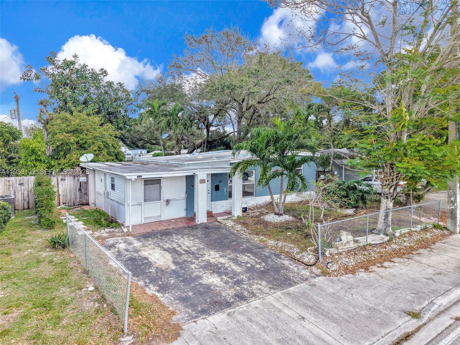 PALM LANE VILLA - Residential