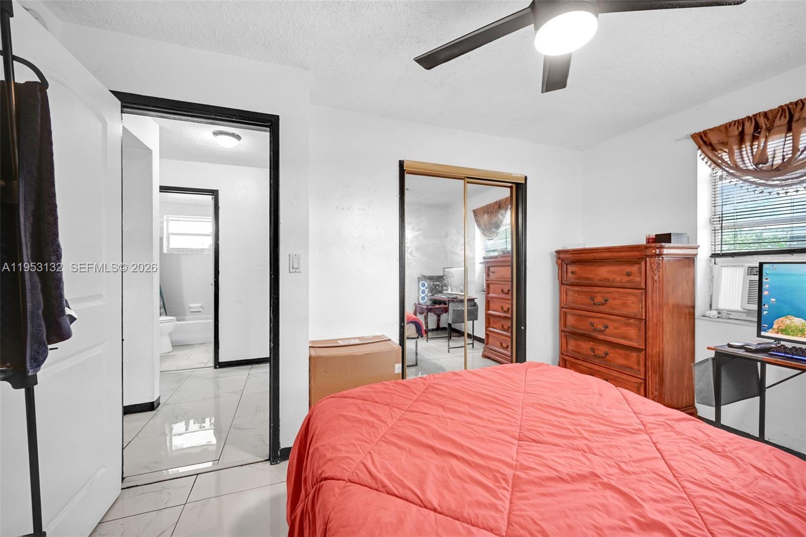 PALM LANE VILLA - Residential