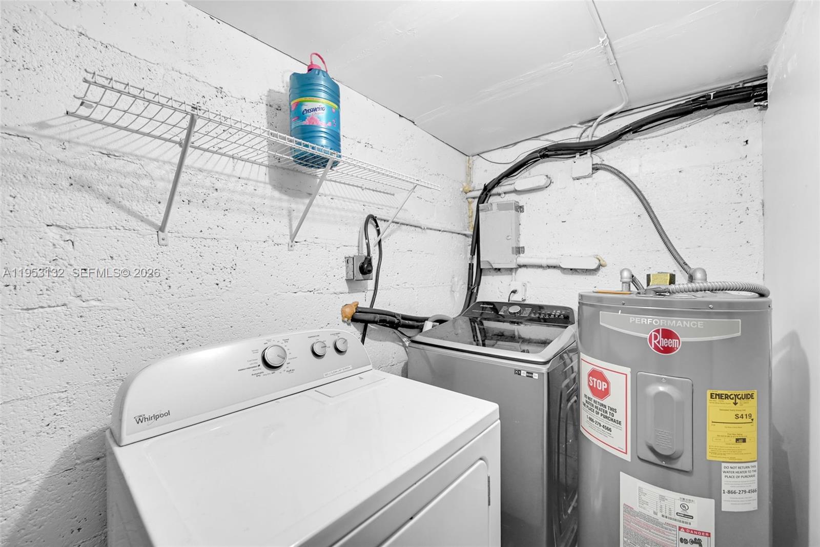 PALM LANE VILLA - Residential