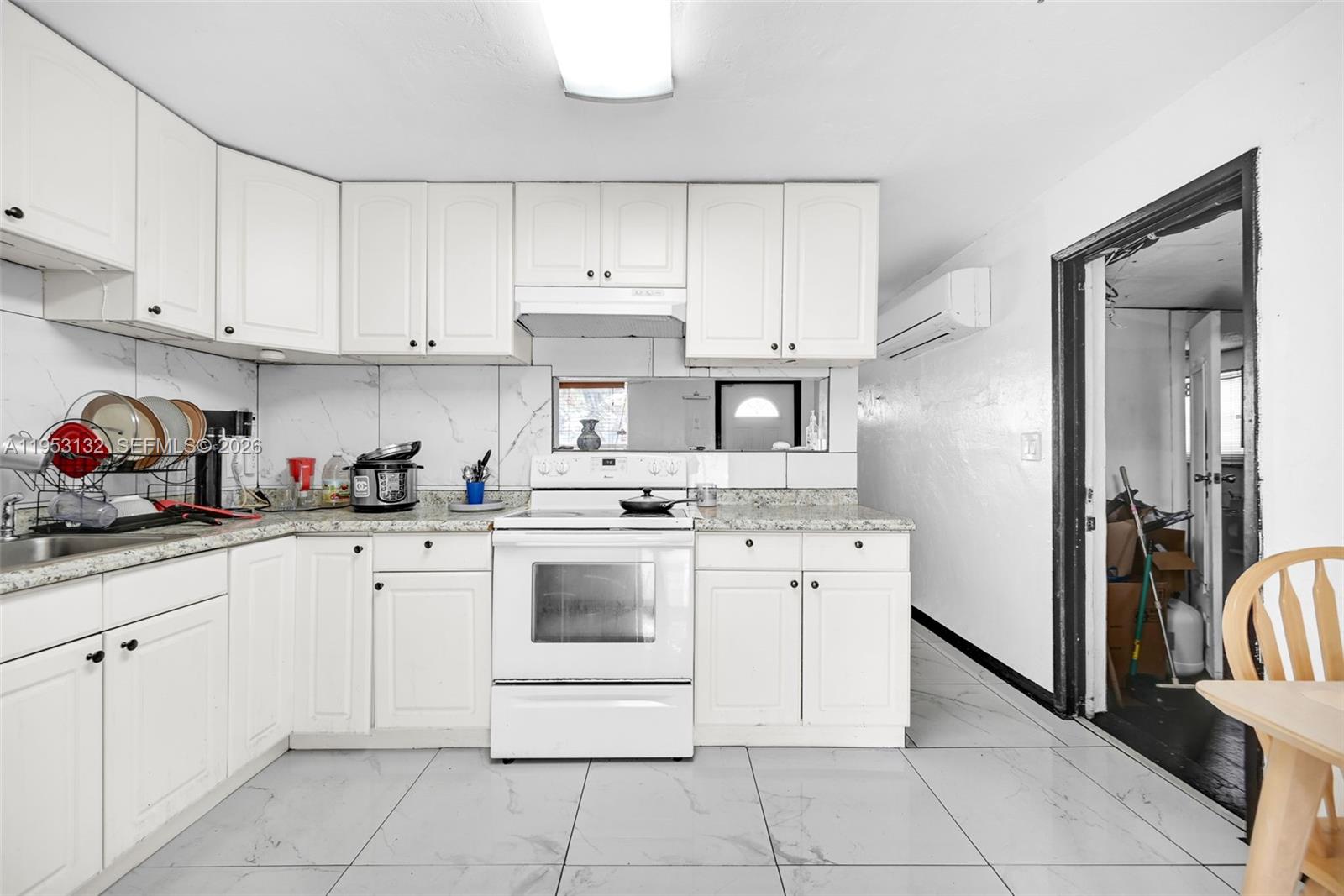 PALM LANE VILLA - Residential