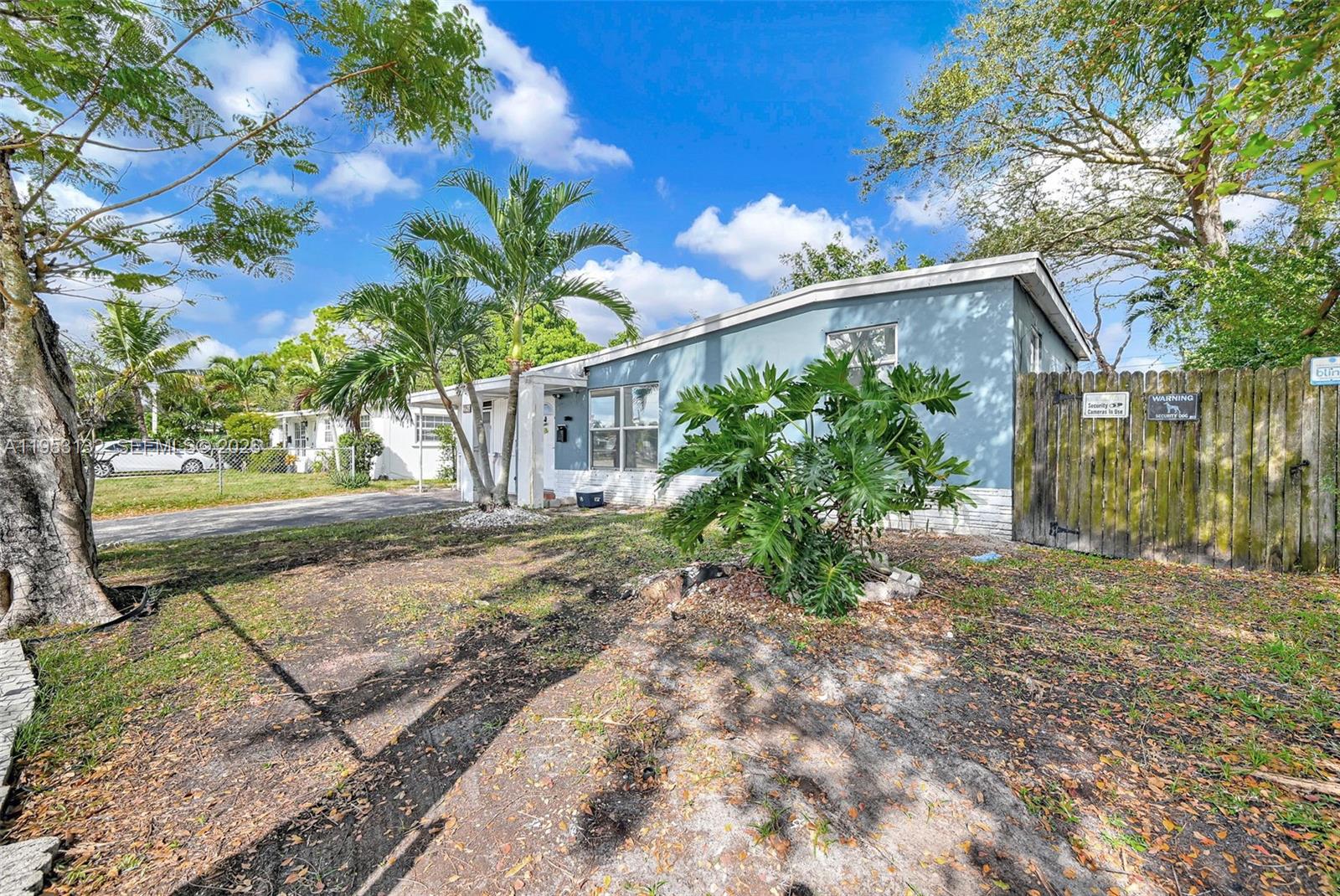 PALM LANE VILLA - Residential