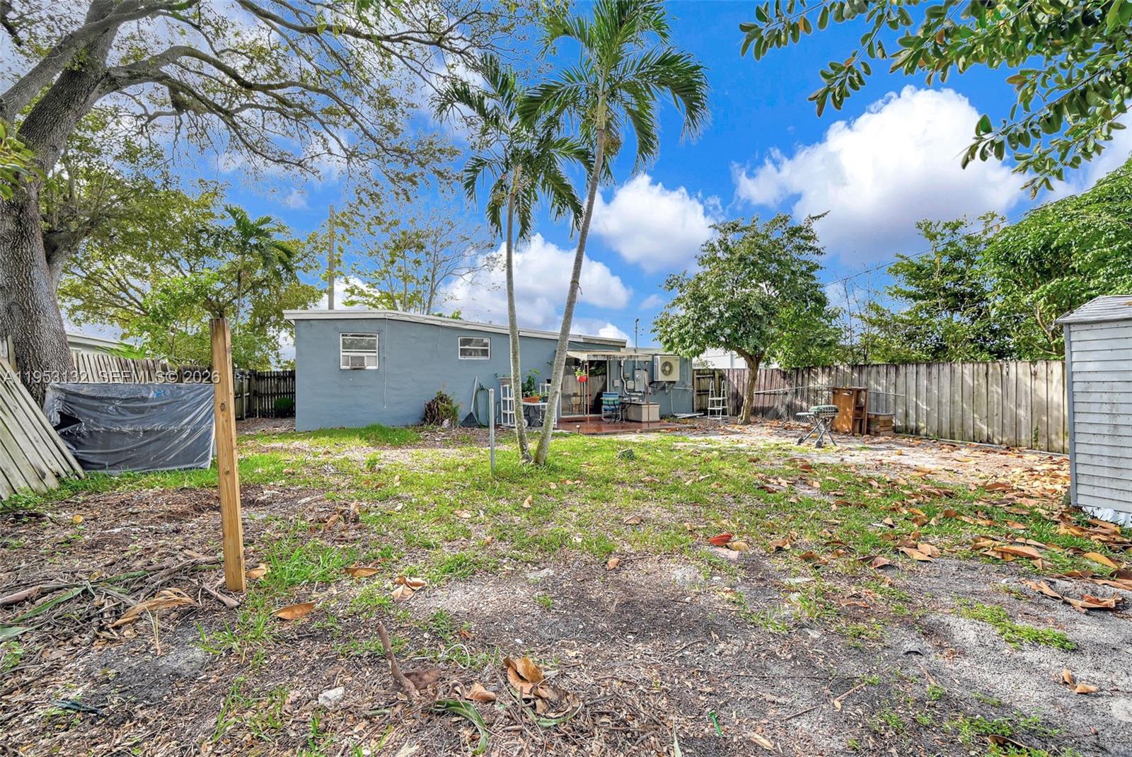 PALM LANE VILLA - Residential