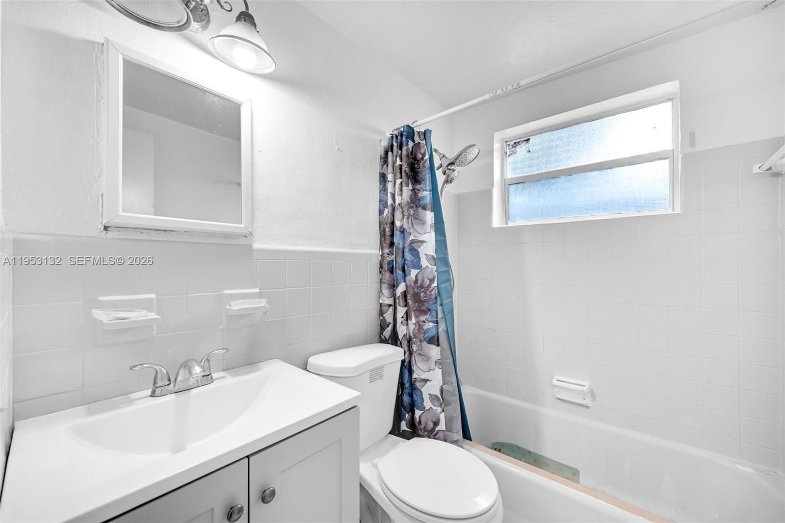 PALM LANE VILLA - Residential