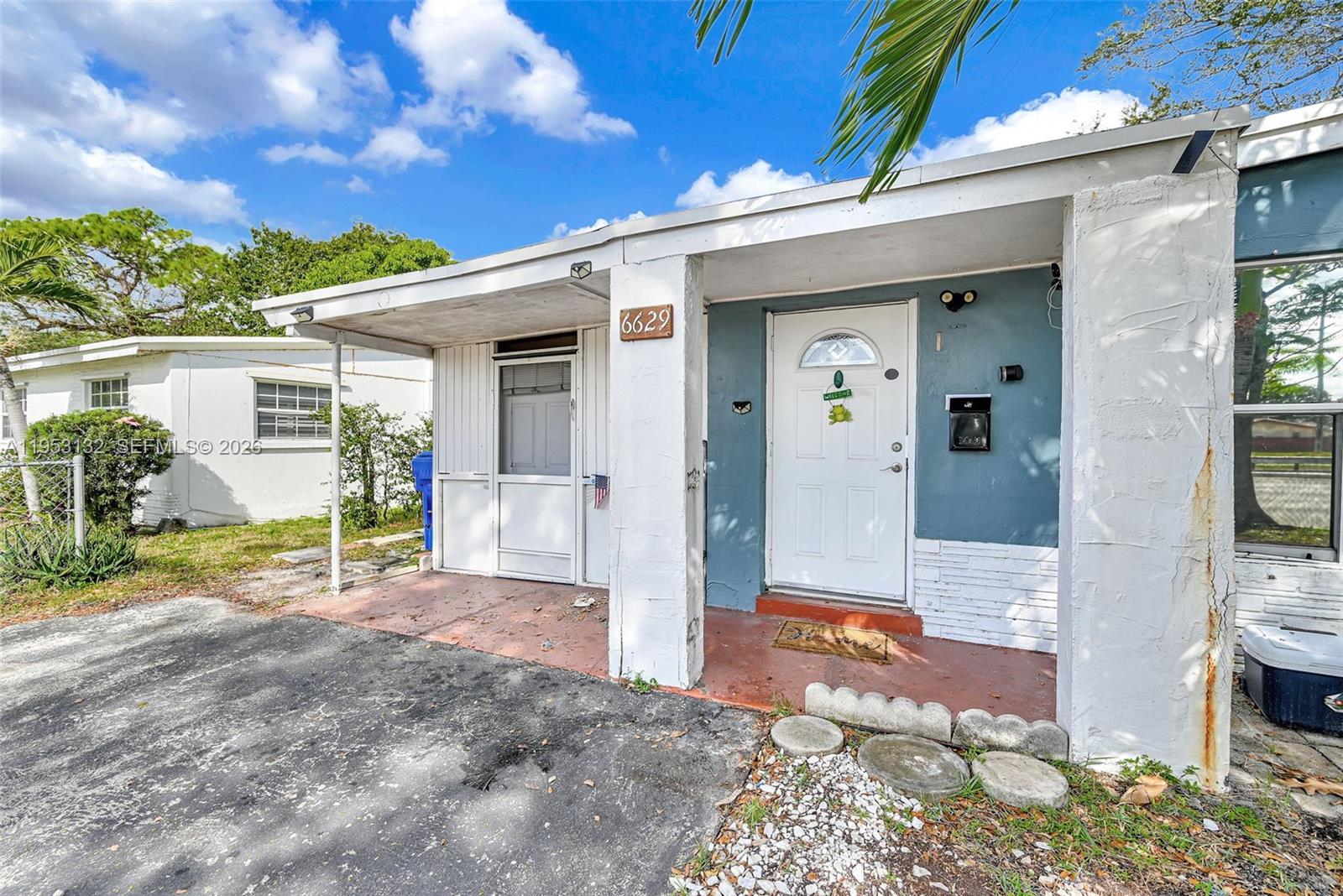 PALM LANE VILLA - Residential