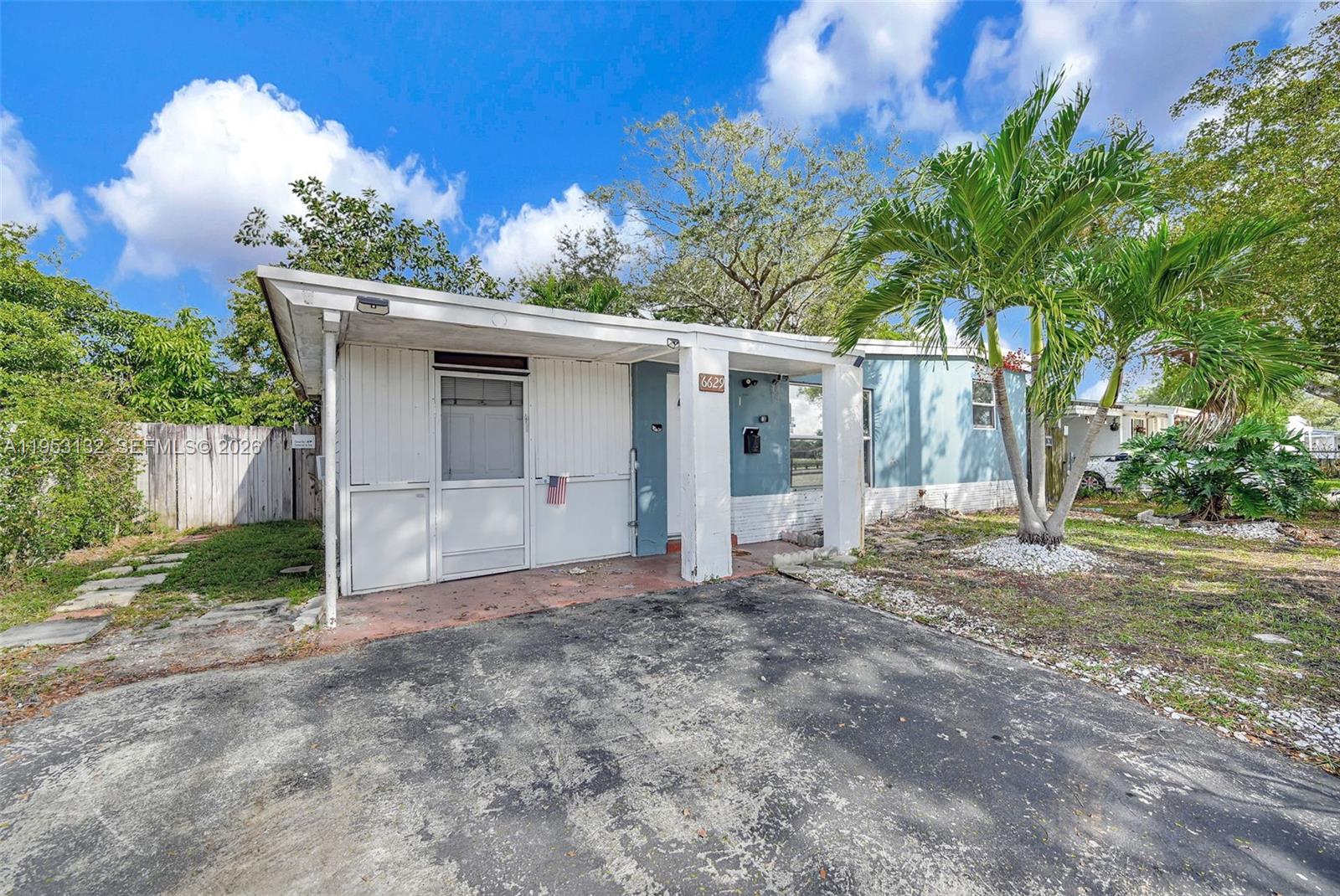 PALM LANE VILLA - Residential