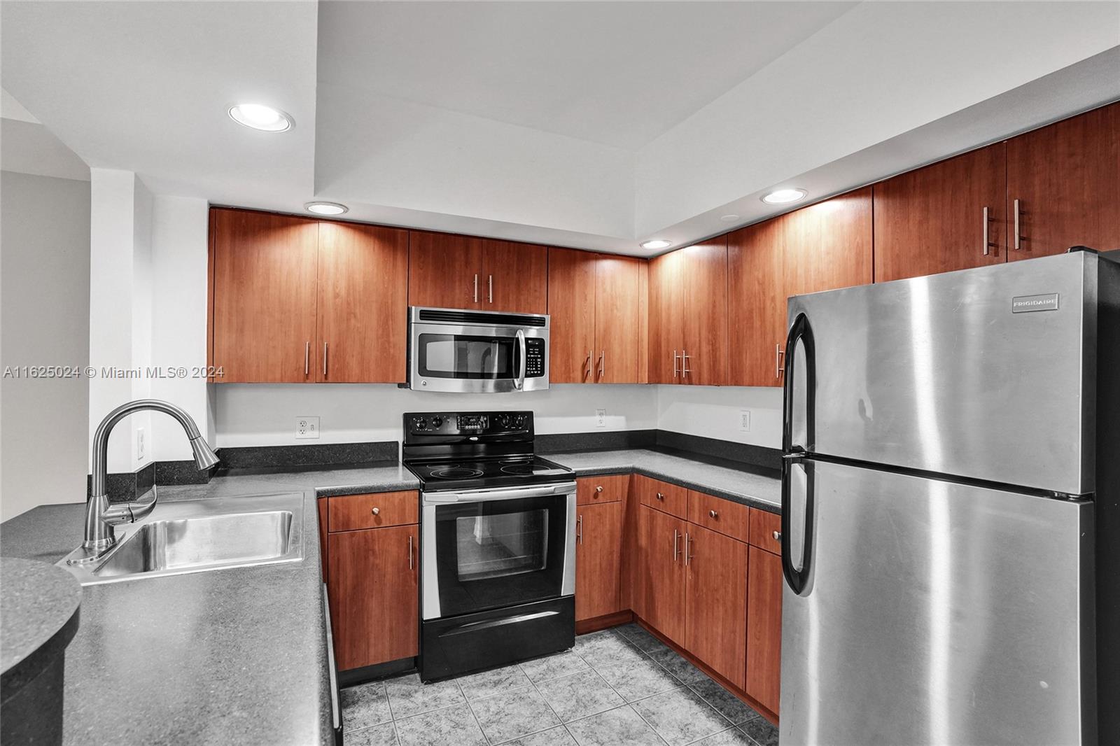 WAVERLY AT LAS OLAS CONDO - Residential