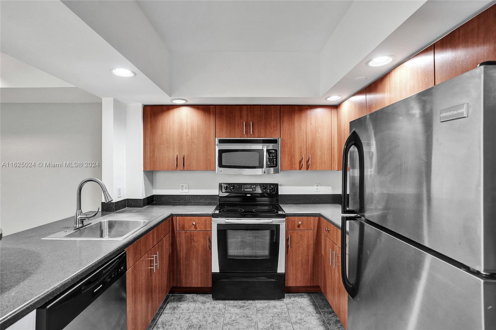 WAVERLY AT LAS OLAS CONDO - Residential