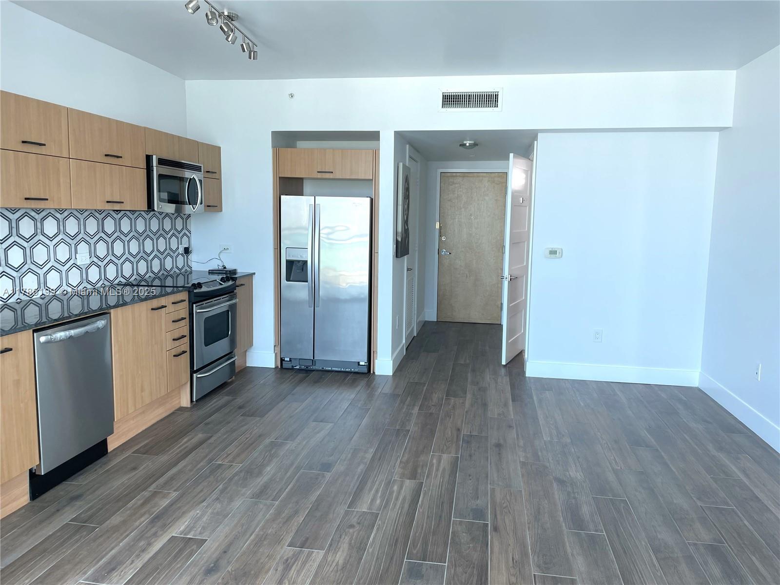 WIND CONDO - Residential Lease