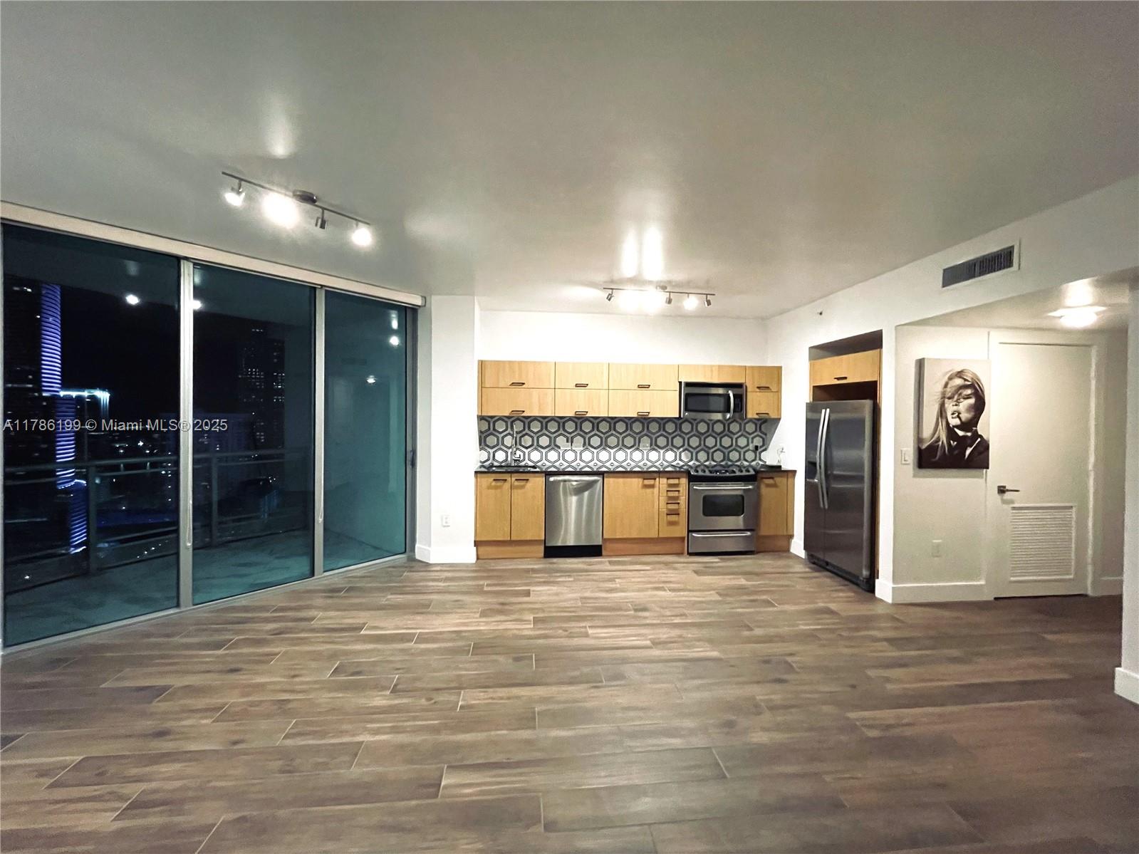 WIND CONDO - Residential Lease