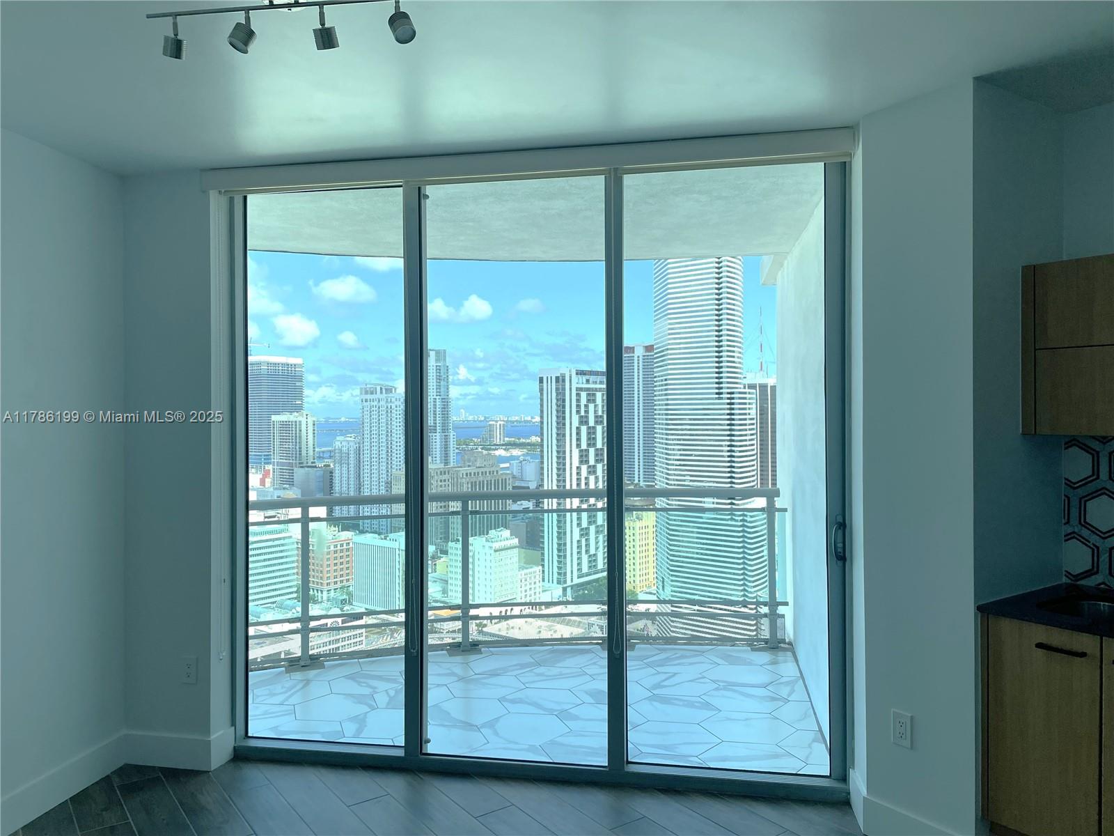 WIND CONDO - Residential Lease