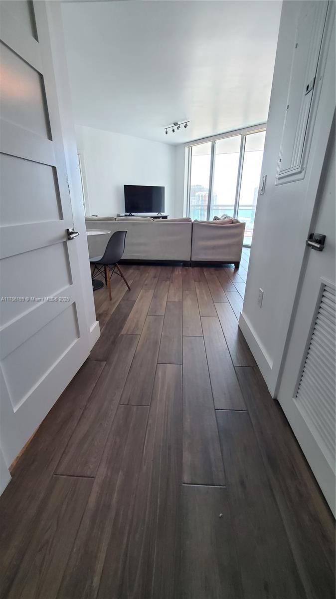 WIND CONDO - Residential Lease