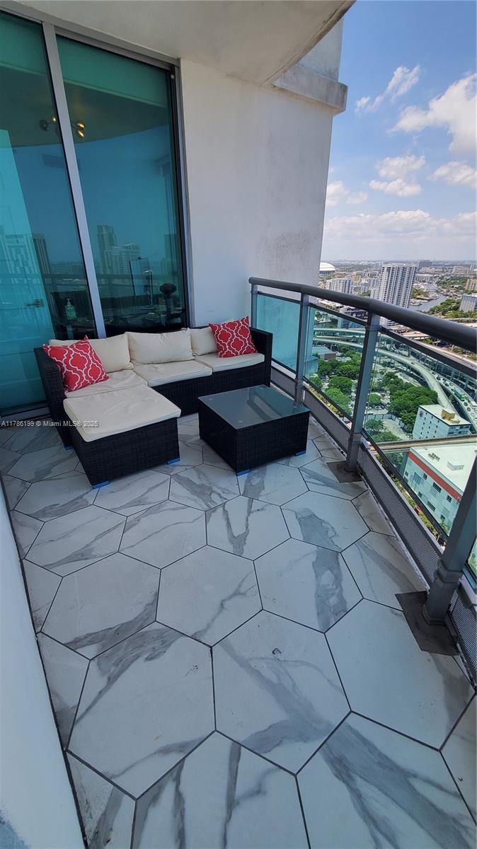 WIND CONDO - Residential Lease