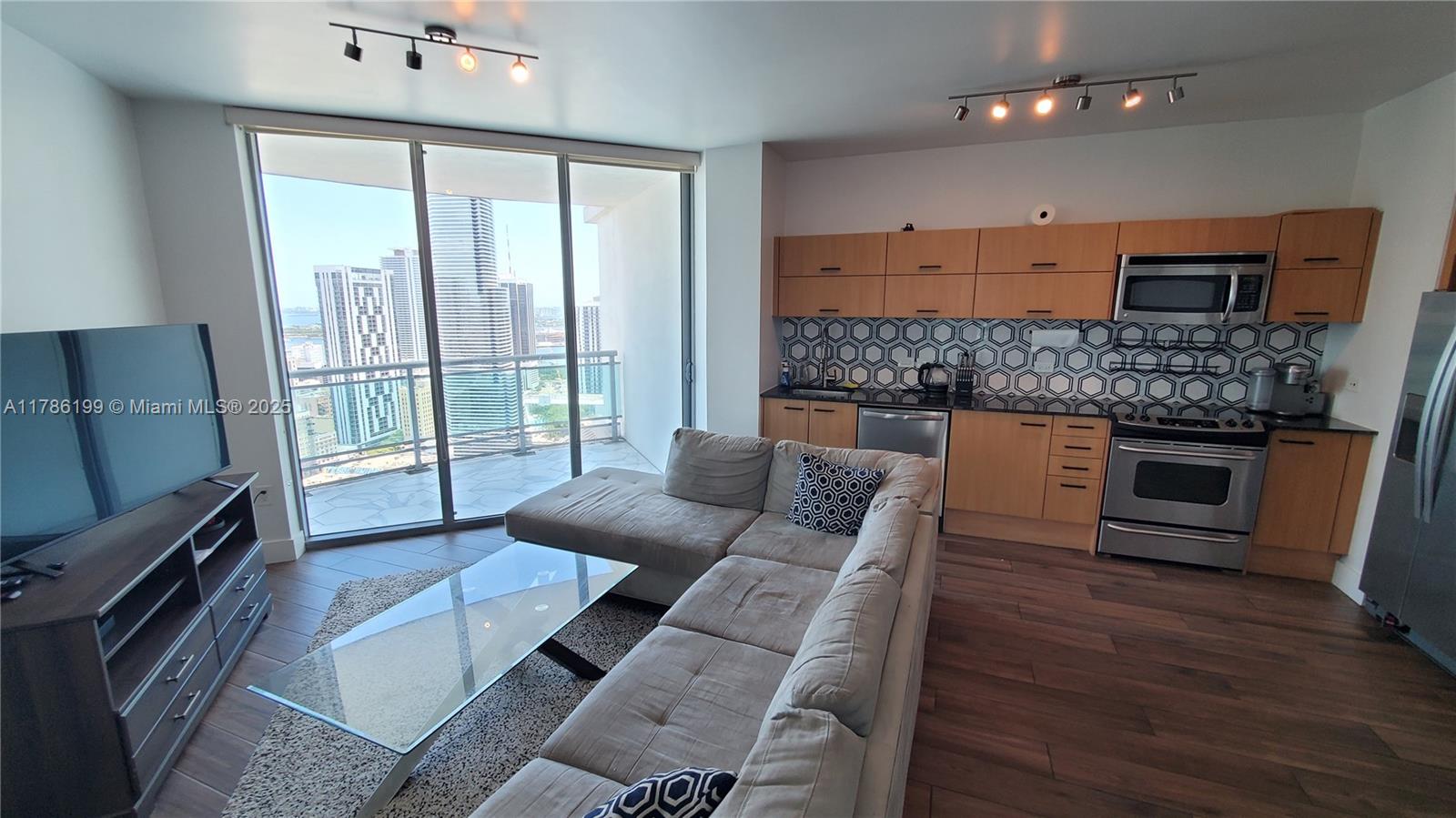 WIND CONDO - Residential Lease
