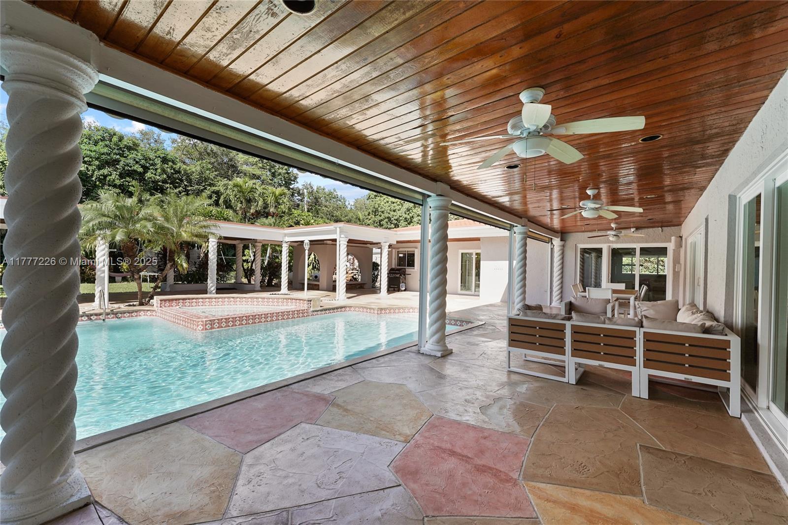 Pinecrest - Land