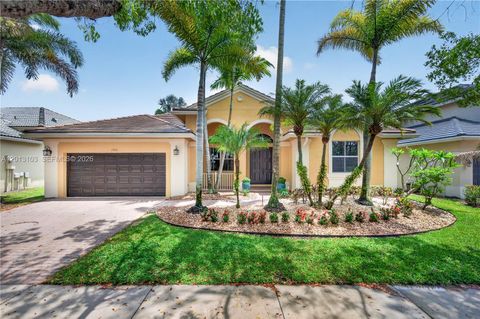 Photo of 1306 Crossbill Ct, Weston, FL 33327 (MLS # A12013103)