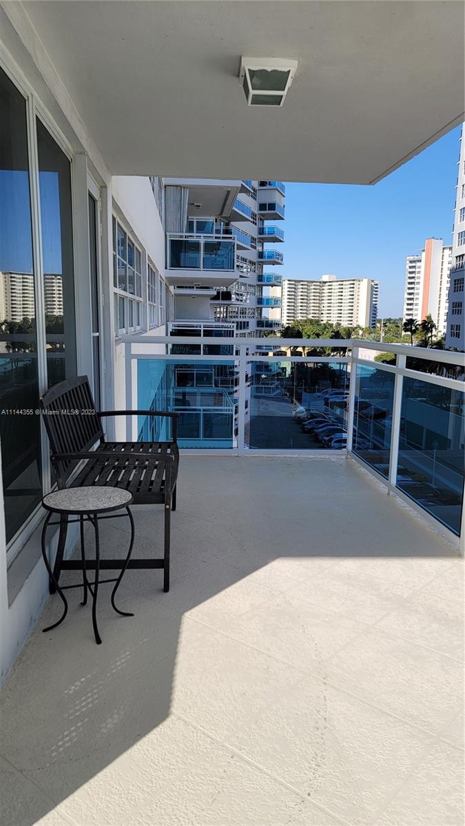 COMMODORE CONDO - Residential