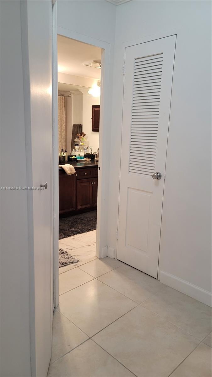 COMMODORE CONDO - Residential