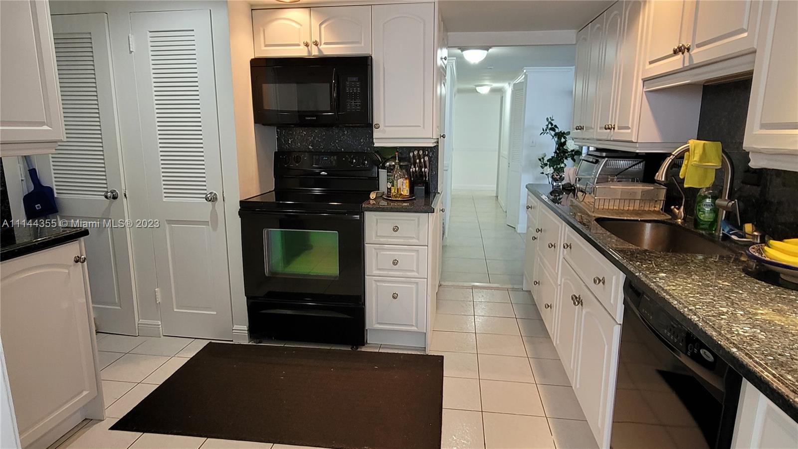 COMMODORE CONDO - Residential