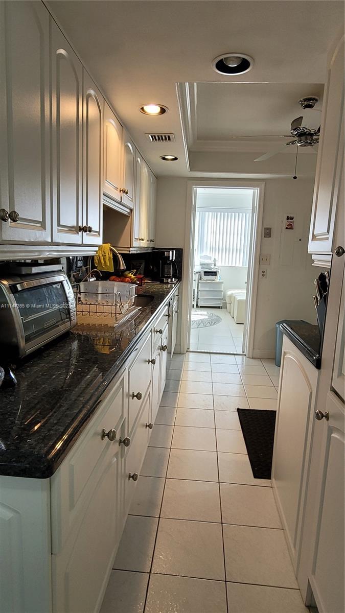 COMMODORE CONDO - Residential
