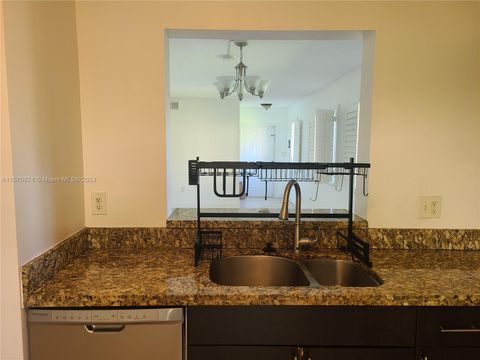 Condominium in Davie FL 6235 47th Mnr Mnr 5.jpg