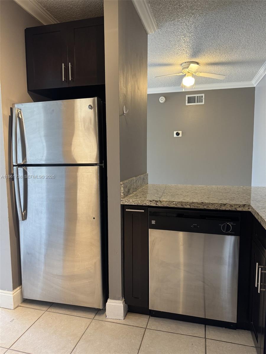 THE MEADOWS LAKE NORTH CO - Residential