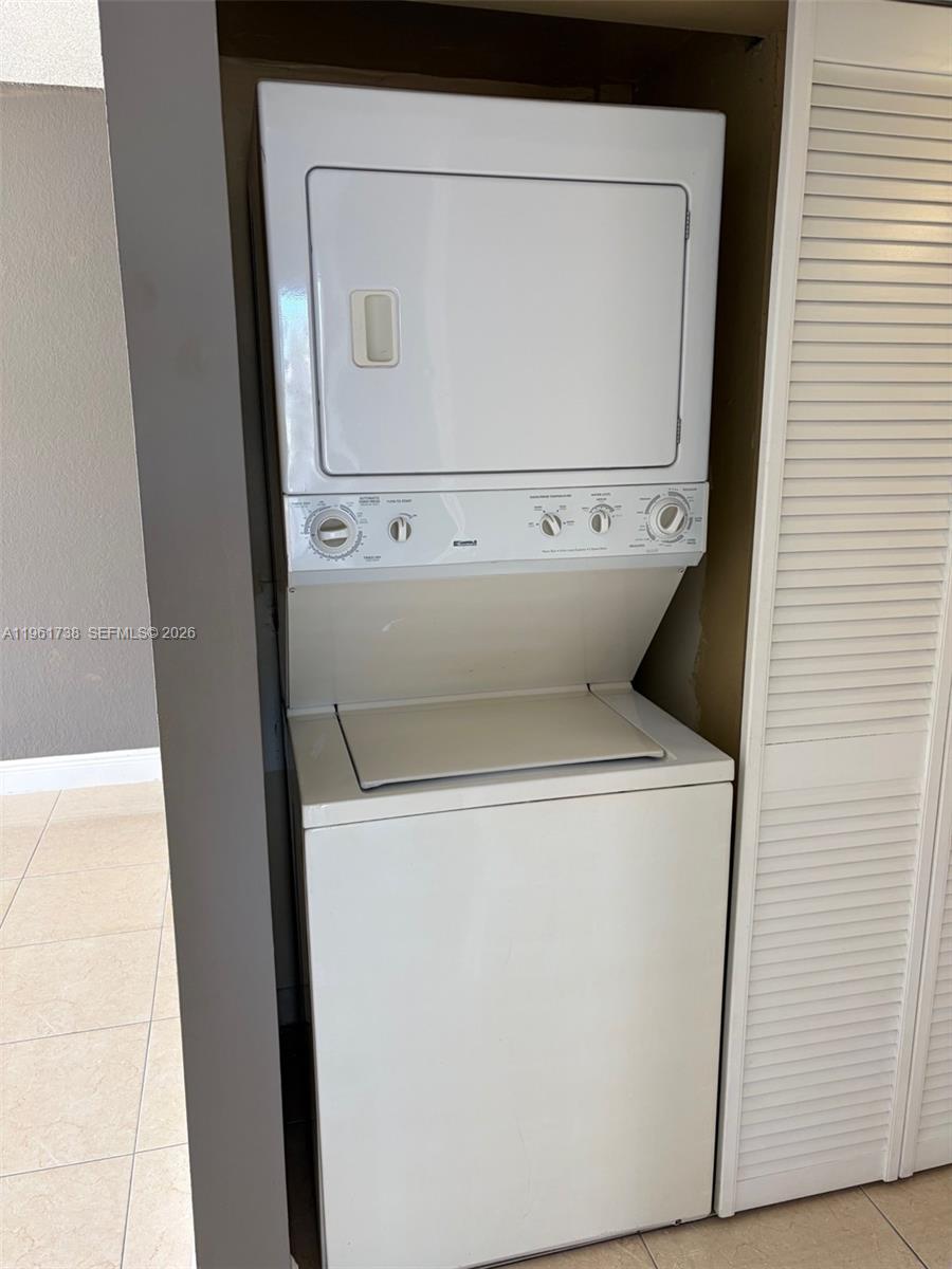 THE MEADOWS LAKE NORTH CO - Residential