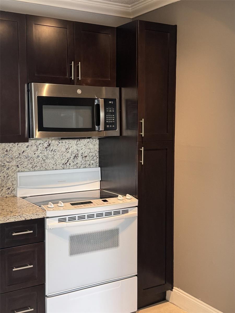 THE MEADOWS LAKE NORTH CO - Residential