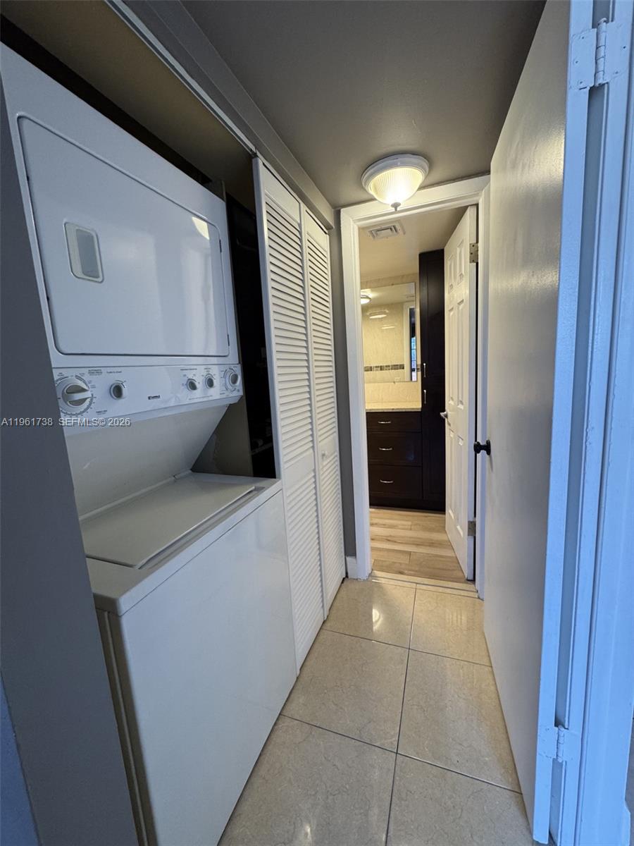 THE MEADOWS LAKE NORTH CO - Residential