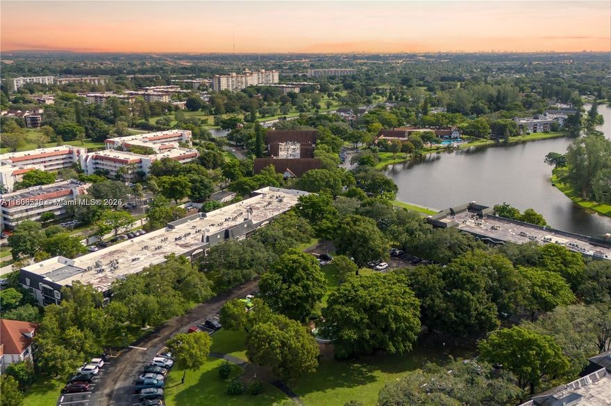 Experience resort-style living at 3680 Inverrary Drive, Unit 3J, in the desirable International Village community.
This beautifully updated 2-bedroom, 2-bath condo offers a sleek kitchen with stainless steel appliances, an open
living space, and new vinyl plank flooring throughout. Enjoy serene garden views from your private balcony,
perfect for relaxation. International Village features top-tier amenities, including a heated pool, tennis courts, and
a fitness center, all within lush, European-inspired grounds. Don't miss this opportunity—schedule your tour today!